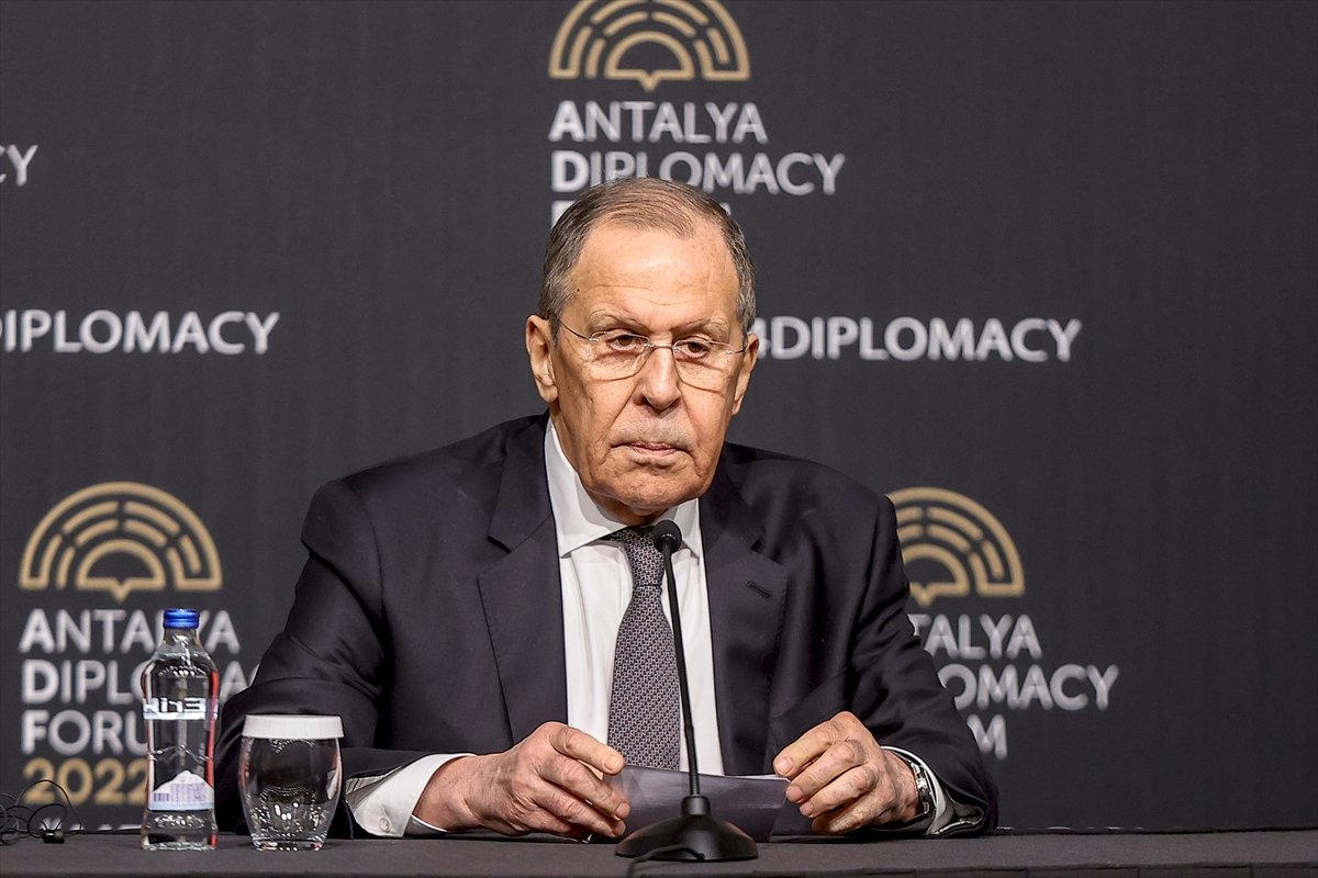 Lavrov'ın Zelenski'yi Hitler'e Benzetmesine Tepkiler Büyüyor