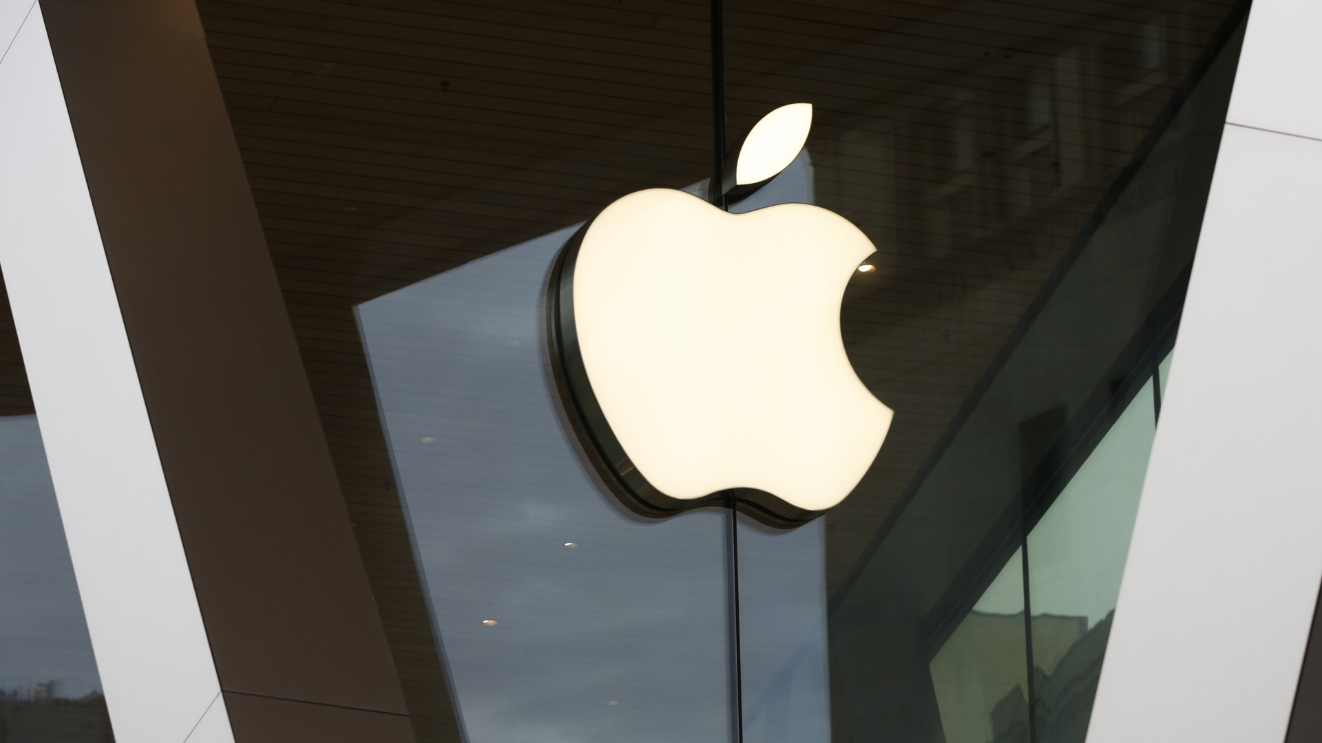 Apple'ın Yeni Yaptığı Zamla iPhone Fiyatları Neredeyse İkiye Katlandı