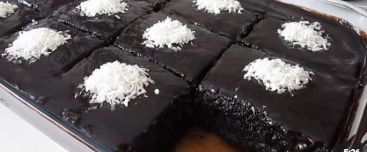 Ağızda Dağılan Çikolata Aşkı; Kakaolu Islak Kek Tarifi