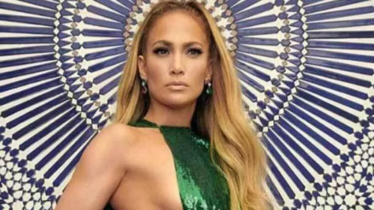 Jennifer Lopez Küvet Pozuyla Yürekleri Hoplattı