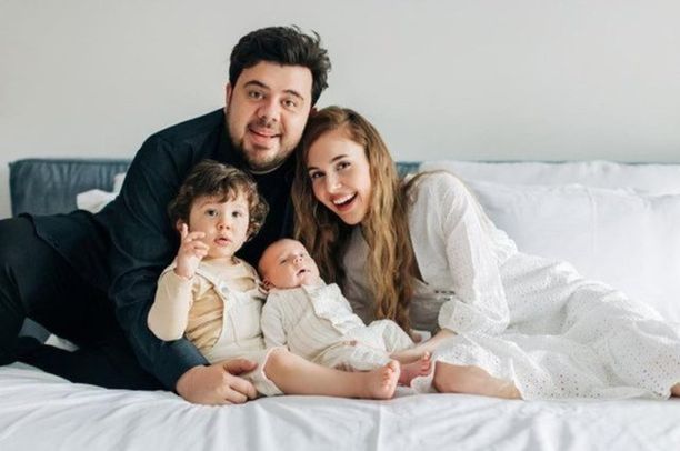 Türk Komedyen Eser Yenenler’in Eşi Miss Turkey Berfu Yenenler Kimdir?