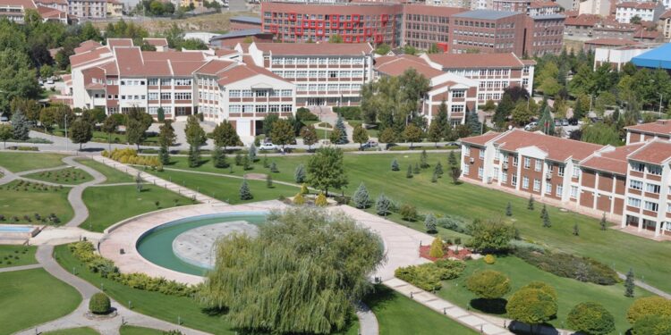 Türkiye'nin En İyi Üniversite Listesi 2022 | Türkiye'nin En İyi Üniversitesi Hangisi? En İyi Üniversitelerde Hangi Üniversiteler Var?