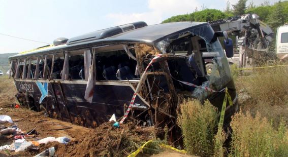 Çanakkale’de Korkutan Kaza; Tur Otobüsü Devrildi!