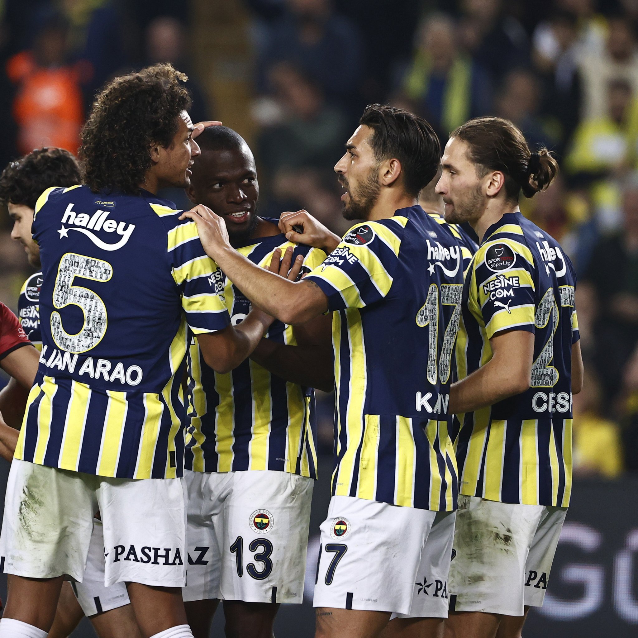 Fenerbahçe 10 Kişiyle Sivasspor'u Mağlup Etti