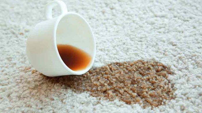 Halıya Dökülen Çay Lekesi Nasıl Çıkar?