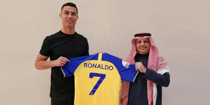 SON DAKİKA: Cristiano Ronaldo Resmen Al Nassr'da!