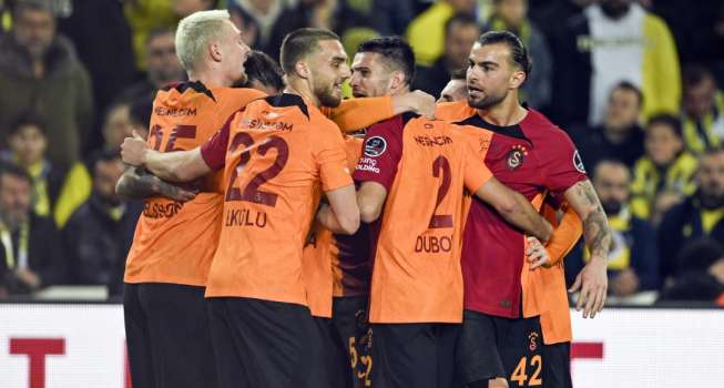 Fenerbahçe'yi 3-0 Mağlup Eden Galatasaray Liderliğini Sürdürdü