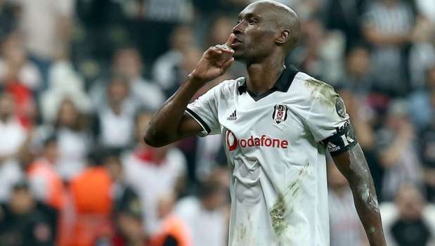 Beşiktaş'ta Atiba Hutchinson ve Kevin N'Koudou'nun Sözleşmeleri Feshediliyor