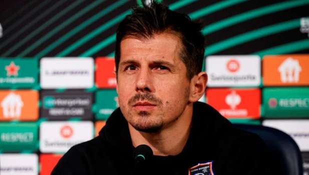 Emre Belözoğlu Bir Yıllık Maaşını Depremzedelere Bağışladı