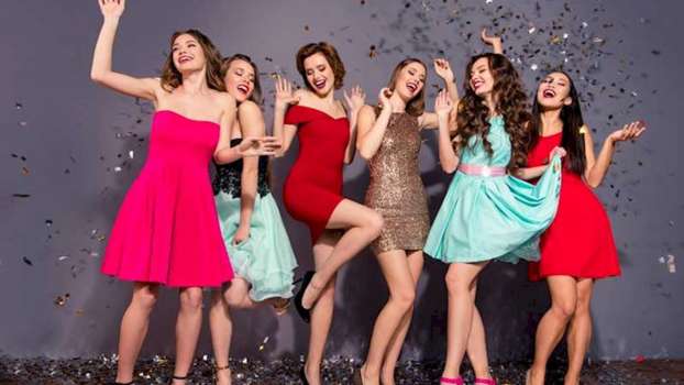 Mezuniyet Elbisesi Seçmenin Püf Noktaları