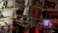 Türkiye 7,4 Büyüklüğünde Depremle Sarsıldı
