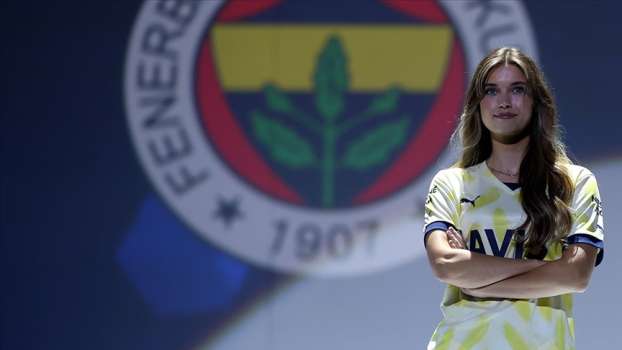 Afra Saraçoğlu’ndan Fenerbahçe’ye Destek Paylaşımı!