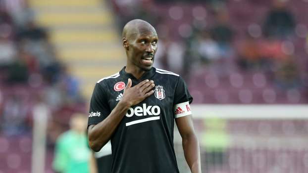 Atiba Hutchinson Gönülleri Fethetti! Depremzedelere Büyük Destek...