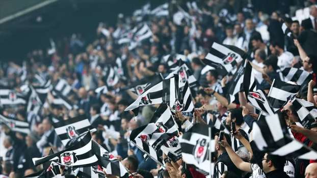 Beşiktaş Taraftarından "Yönetim İstifa" Tezahüratı