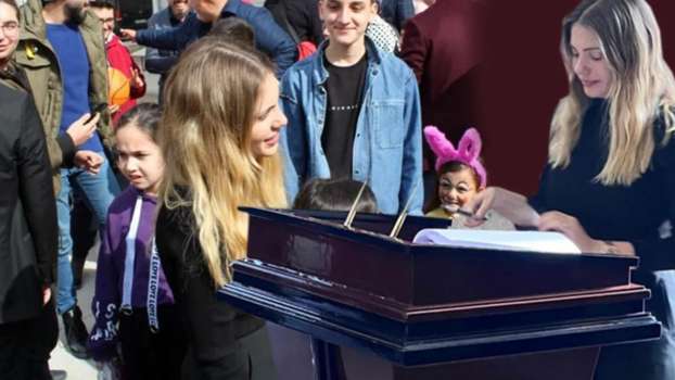 Eda Ece Anıtkabir Ziyaretinde Gözyaşlarını Tutamadı