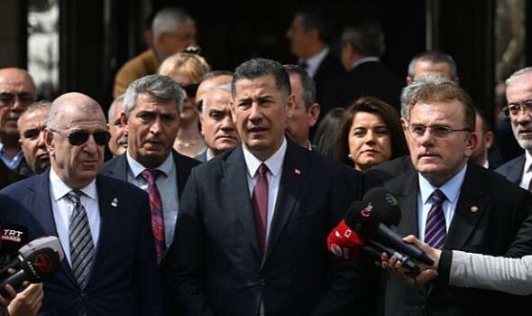 Sinan Oğan Oğuzhan Uğur'a Sitem Etti, Uğur Hemen Canlı Yayın Planladı