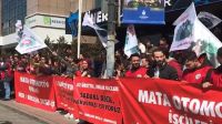 İşçiler Cengiz Holding Önünde Eylem Yaptı