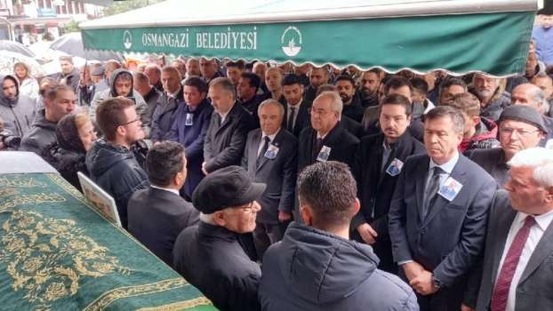DSP Lideri Önder Aksakal’a Cenazede Tepki: Üç Koltuğa Partiyi Sattınız