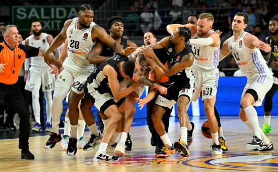 EuroLeague'de Real Madrid - Partizan Maçında Yumruk Yumruğa Kavga!