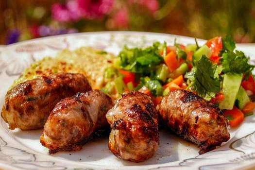 Kıbrıs’ın Meşhur Yemeği Şeftali Kebabı Tarifi