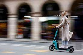 Paris’te Elektrikli Scooterlar Yasaklandı