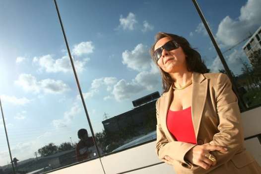 Prof. Dr. Serap Yazıcı Kimdir? Serap Yazıcı Neden Gözlük Takıyor?