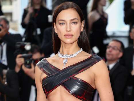 Irina Shayk Cannes’a İç Çamaşırıyla Geldi!