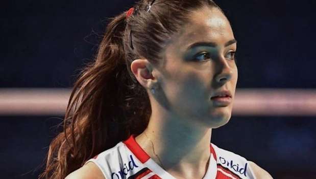 Milli Voleybolcu Zehra Güneş Güzelliğiyle Büyüledi!