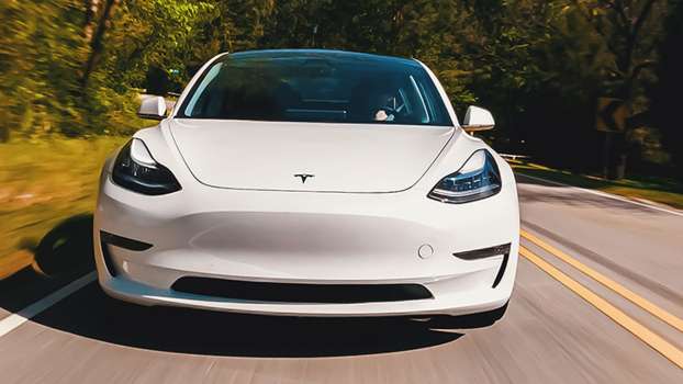 Tesla, 1,1 Milyon Aracını Geri Çağırıyor