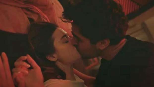 Yalı Çapkını Dizisinin İnternet'e Özel Görüntüleri Ortaya Çıktı!