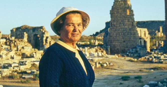 Arkeolog Jale İnan Kimdir? Jale İnan’ın Hayatı ve Başarıları…