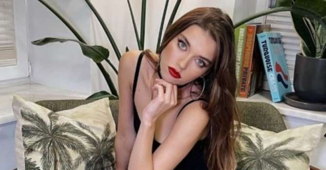 Defacto'nun Yeni Reklam Yüzü Ünlü Oyuncu Afra Saraçoğlu