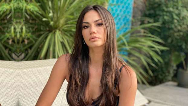 Demet Özdemir Sualtı Pozlarıyla Beğeni Topladı!