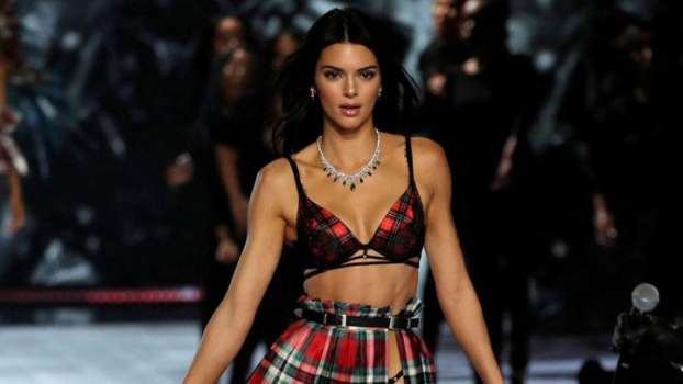 Kendall Jenner Frikik Vermemek İçin Çok Uğraştı
