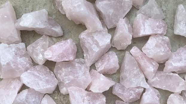 KuvarsTaşı Nedir? Kuvars Taşı Ne İşe Yarar? Faydaları Neler?