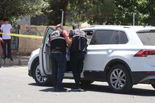 Önlerini Kesti; Boşanma Aşamasındaki Eşi ve Kayınpederini Öldürdü