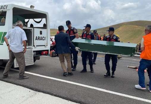 TIR’a Arkadan Çarpan Polis Memuru Hayatını Kaybetti