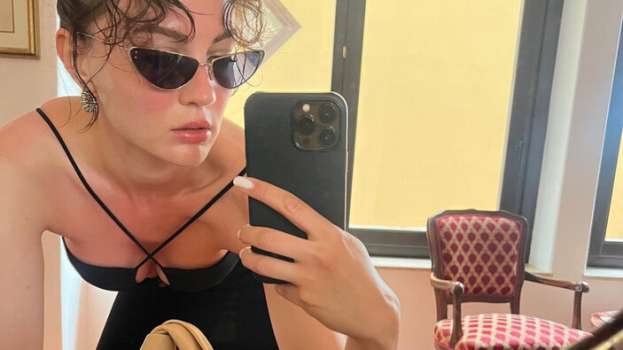 Ünlü oyuncu Burcu Özberk Tatil için İtalya'ya Gitti