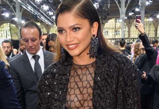 Ünlü Oyuncu Zendaya'nın İç Çamaşırsız Tarzı Ve Çantası Gündem Oldu