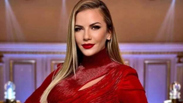 Ünlü Sunucu Ve Manken Ivana Sert Oğluyla Poz Verdi