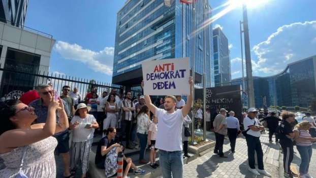 CHP Genel Merkezi Önünde İstifa Sloganları Atıldı