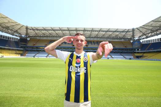Fenerbahçe, Sebastian Szymanski'yi Transfer Ettiğini Açıkladı