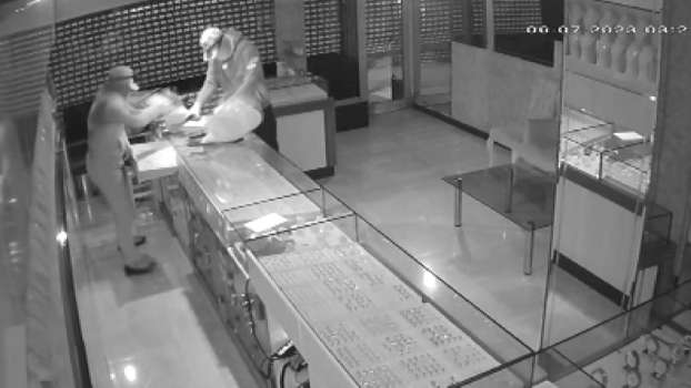 Kağıthane’de Hırsızlık; 3 Dakikada 5 Kilo Altını Çaldılar