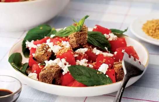 Karpuz Salatası Tarifi… Karpuz Salatası Nasıl Yapılır?