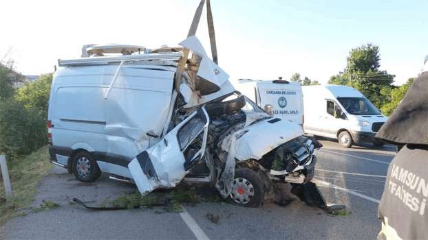 Samsun’da Korkunç Kaza; Elektrik Direğine Çarptı