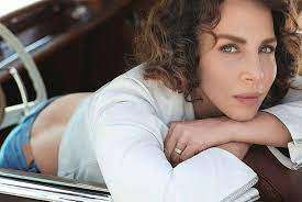 Ünlü Şarkıcı Sertap Erener Sahneden Müjdeli Haber Verdi!