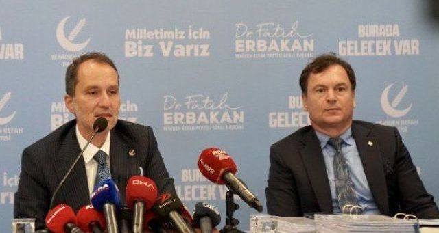 Yeniden Refah Partisi'de Danışman İstifa Etti