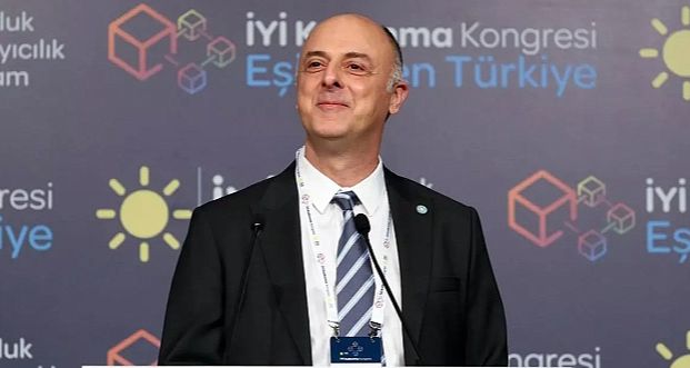 İYİ Parti'nin İzmir Büyükşehir Belediye Başkan Adayı Ümit Özlale Kimdir?