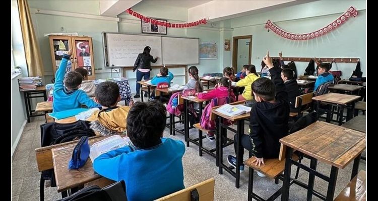 Okullar Ne Zaman Açılacak? Sömestr Tatili Detayları ve MEB Takvimi!