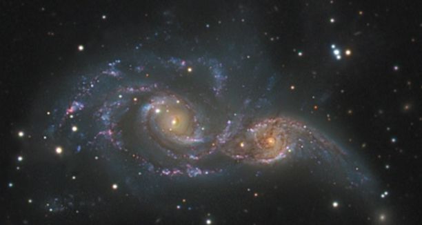 Uzayda 'Göz' Gibi Bakan Galaksi Çifti: NASA'nın Yeni Keşfi